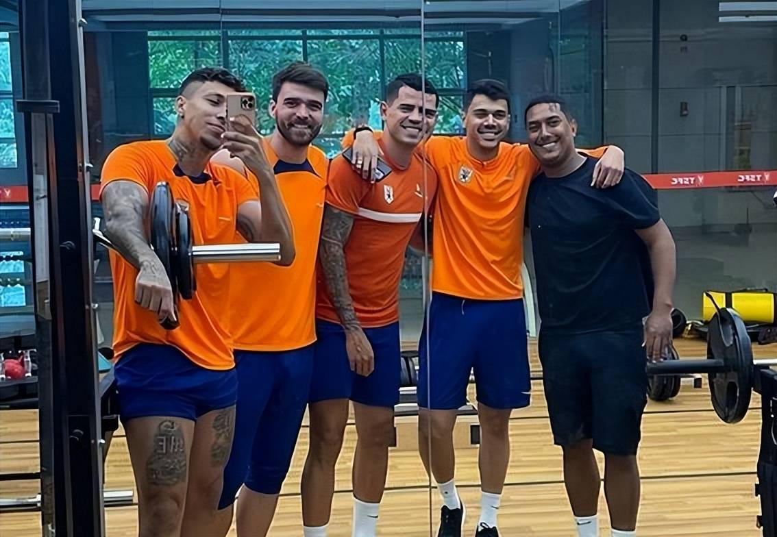 乐鱼网页版 -预选赛巅峰对决!辽东独角兽队险胜三湘鲨队队,电竞赛场再起波澜;争冠格局再洗牌(日本vs中国世预赛巅峰对决)