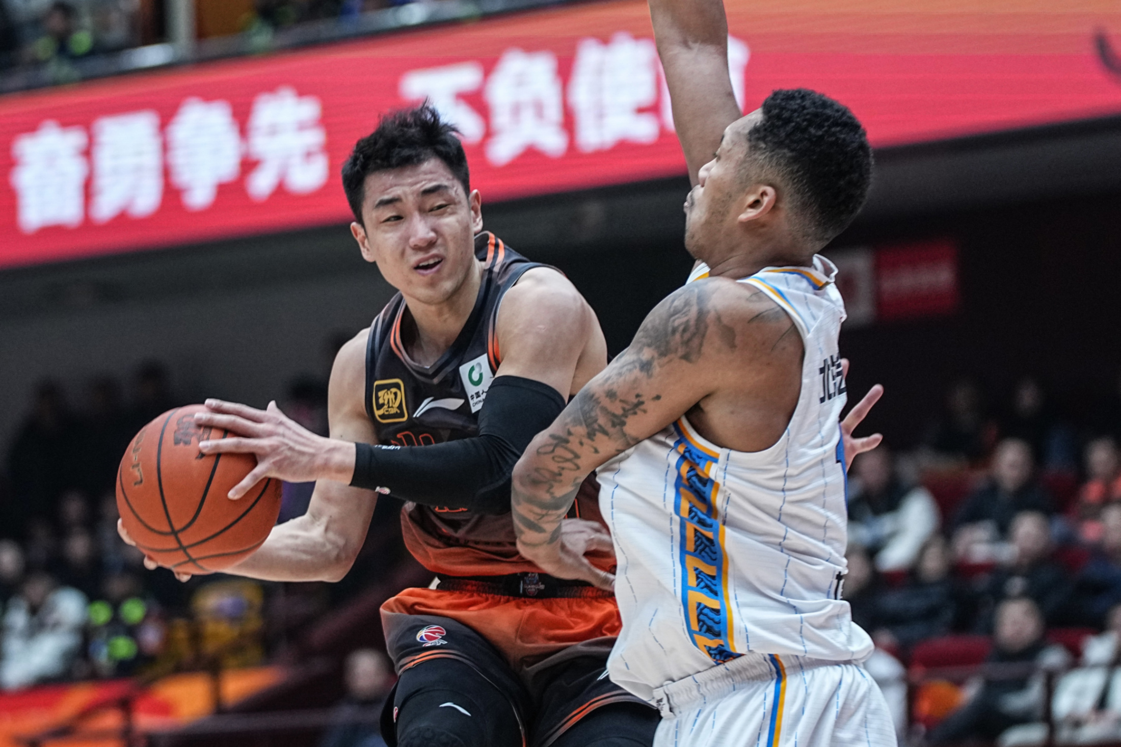 乐鱼网页版 -包含转会期费城76人备战CBA常规赛;伤情更新细节曝光;压力陡增;阵容厚度经受考验的词条