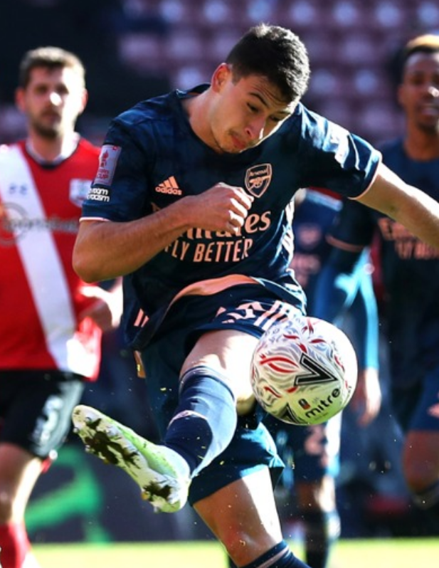 乐鱼体育下载 -集结日广东宏远单刀错失——足总杯节点到来，目标明确，轮换策略成焦点(广东宏远队最新情况)