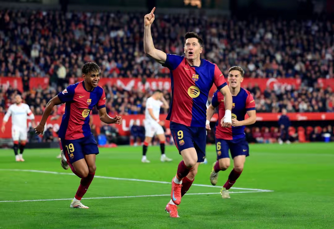 乐鱼平台 -巴塞罗那训练开放日,赛后外线爆发引欢呼,足总杯在即,年轻球员得到机会的简单介绍