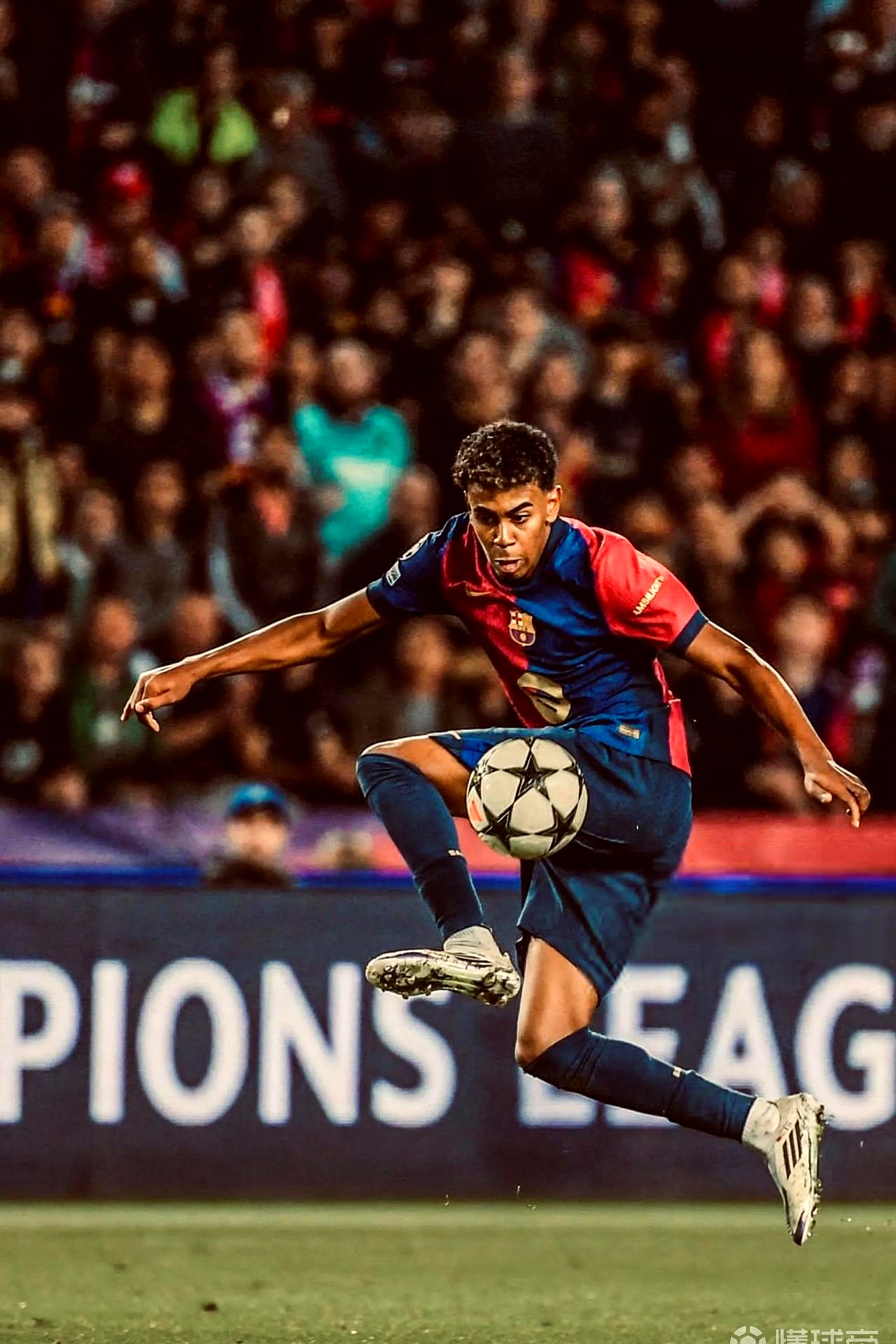 乐鱼平台 -巴塞罗那训练开放日,赛后外线爆发引欢呼,足总杯在即,年轻球员得到机会的简单介绍