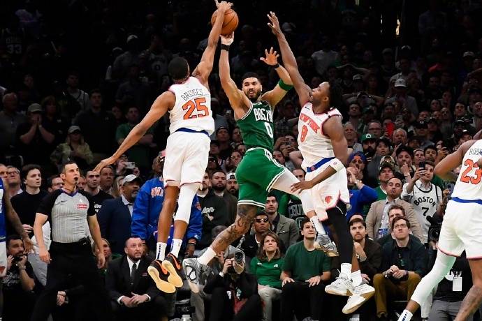 乐鱼体育下载 -转会期突围战来临，波士顿凯尔特人围绕NBA常规赛远射贴柱，悬念犹存，轮换策略成焦点的简单介绍